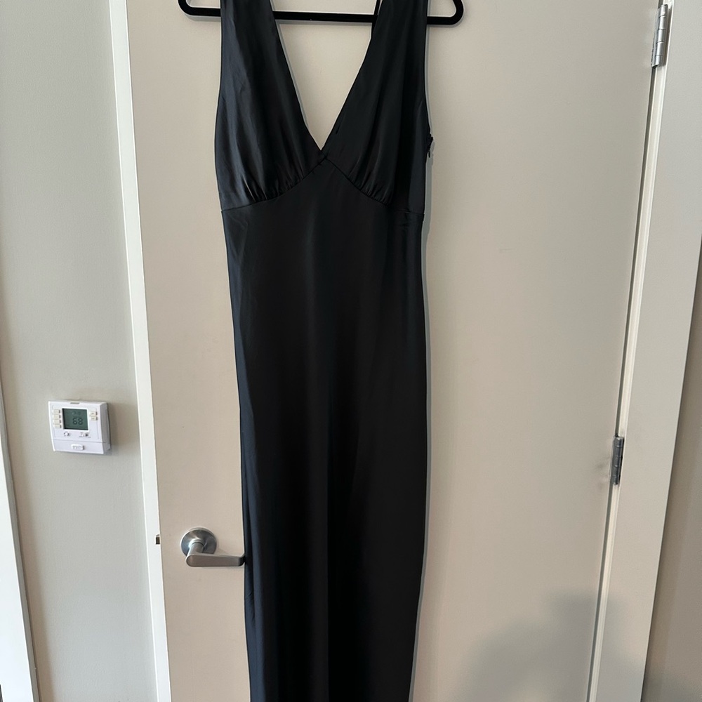 Plunge Cowl Back Maxi
Dress Abercrombie